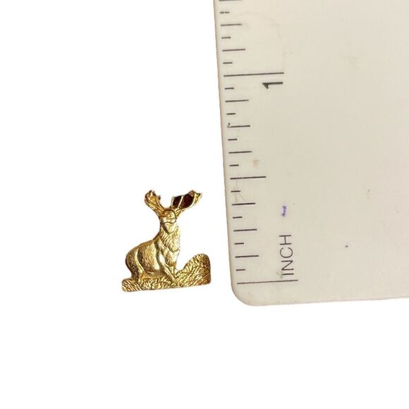 Small gold tone stag lapel pin - Picture 5 of 5